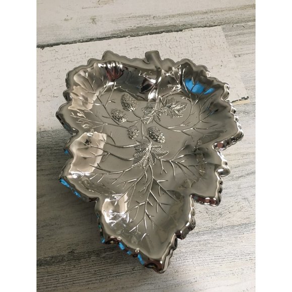 Set of seven silver plate, silver toned serving trays various sizes - Picture 4 of 10